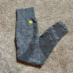 NWT Victoria’ Secret PINK Best 🍑 seamless leggings, size small